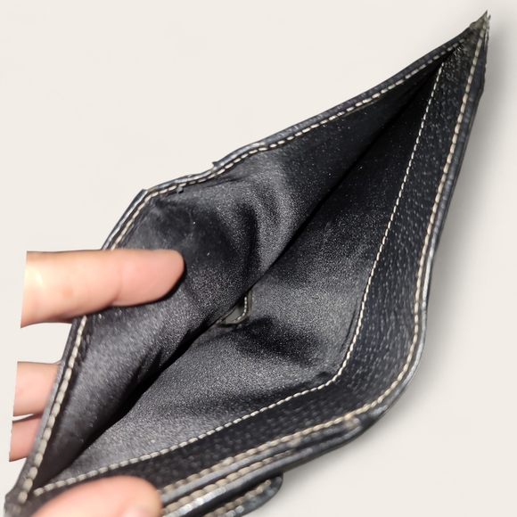 Fendi Black Leather Wallet with Silver Logo - Picture 6 of 6